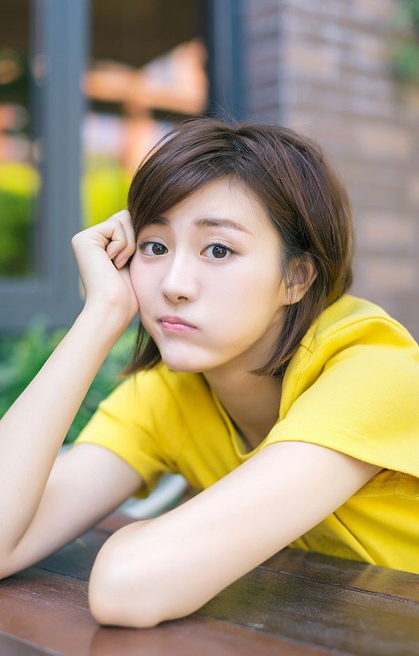 长相甜美性格活泼的女明星牟星