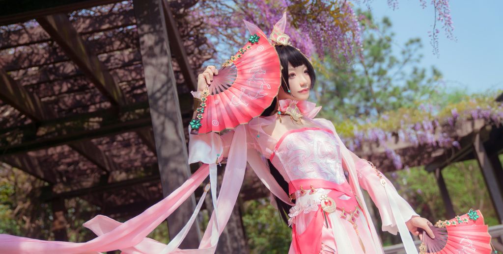 剑网3未烬秀萝cos:哥哥,好甜,吃糖葫芦么?