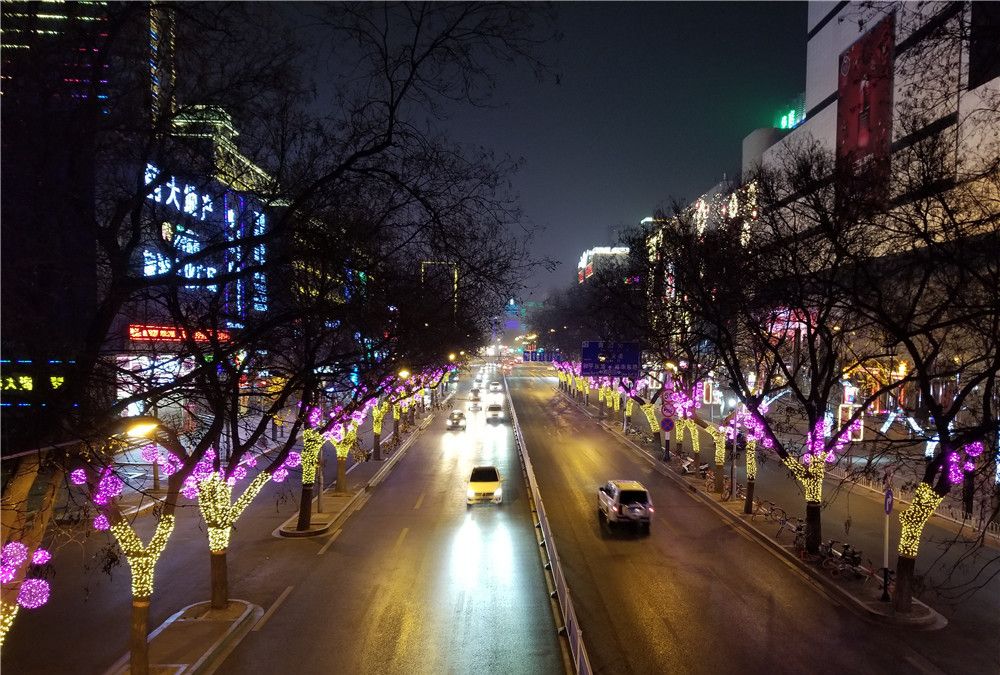 春节假期石家庄中山路夜景!繁华街道没有了往日喧嚣