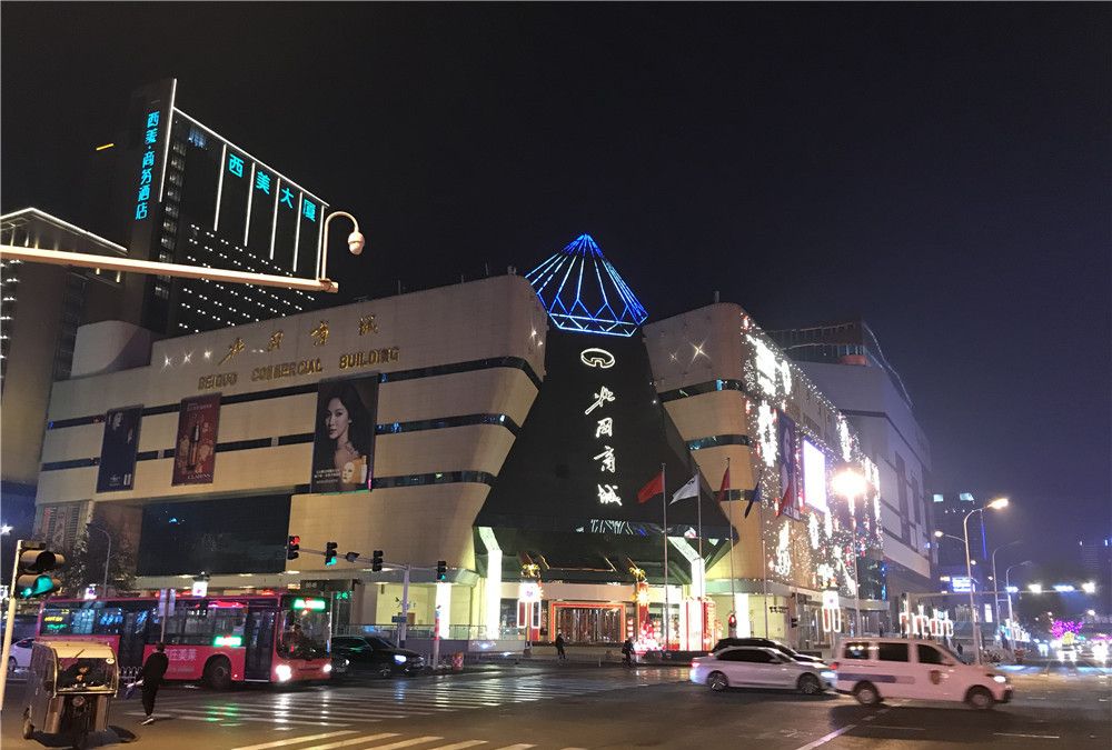 春节假期石家庄中山路夜景!繁华街道没有了往日喧嚣