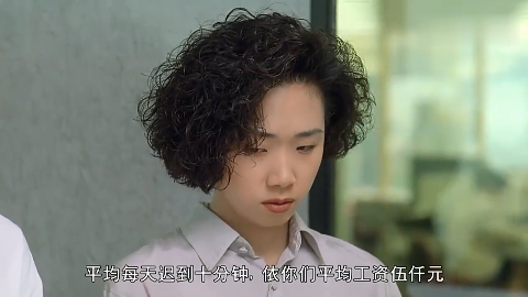 妈妈迟到一小时一年级男生负气上路独自回家