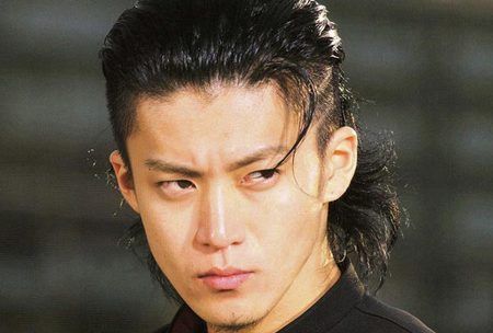 有谁还记得《热血高校》的男主泷泽源治,现在的他更有男人味