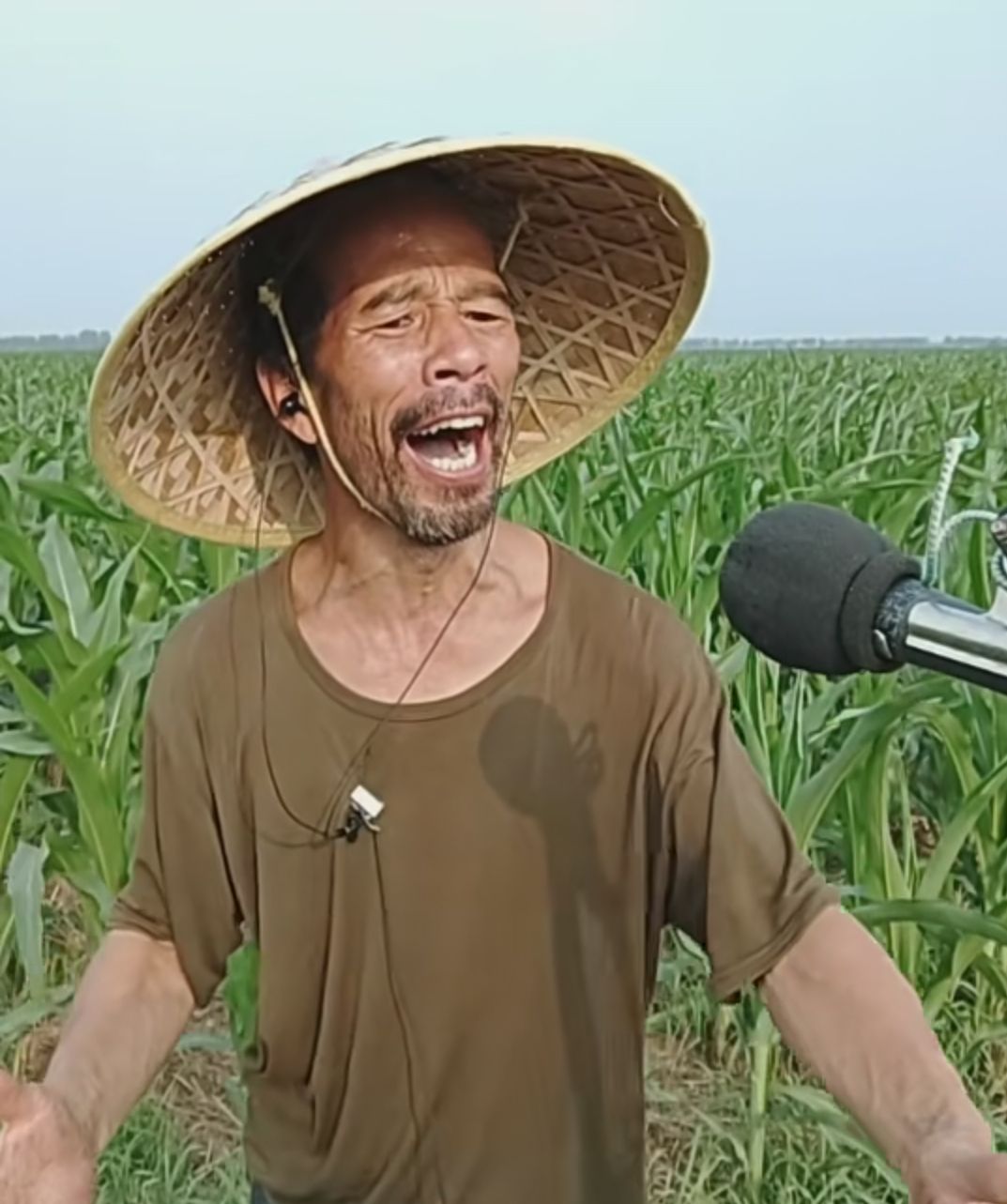 农民网红本亮大叔直播粉丝上千万,快手成就了底层人|大叔|快手|农民