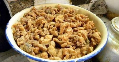 东北小时候的"油滋啦"是下酒美味,现在油滋啦被做成了一道好菜