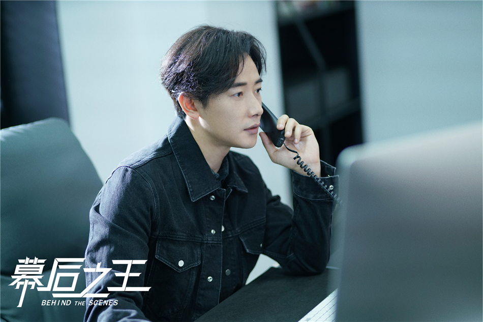 《幕后之王》曝"棋逢对手"版海报 周冬雨遭遇偶像罗晋恋爱暴击