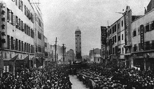 的意气风发,美式装备,美式服装,尤其是向中原解放区进攻时的百万大军