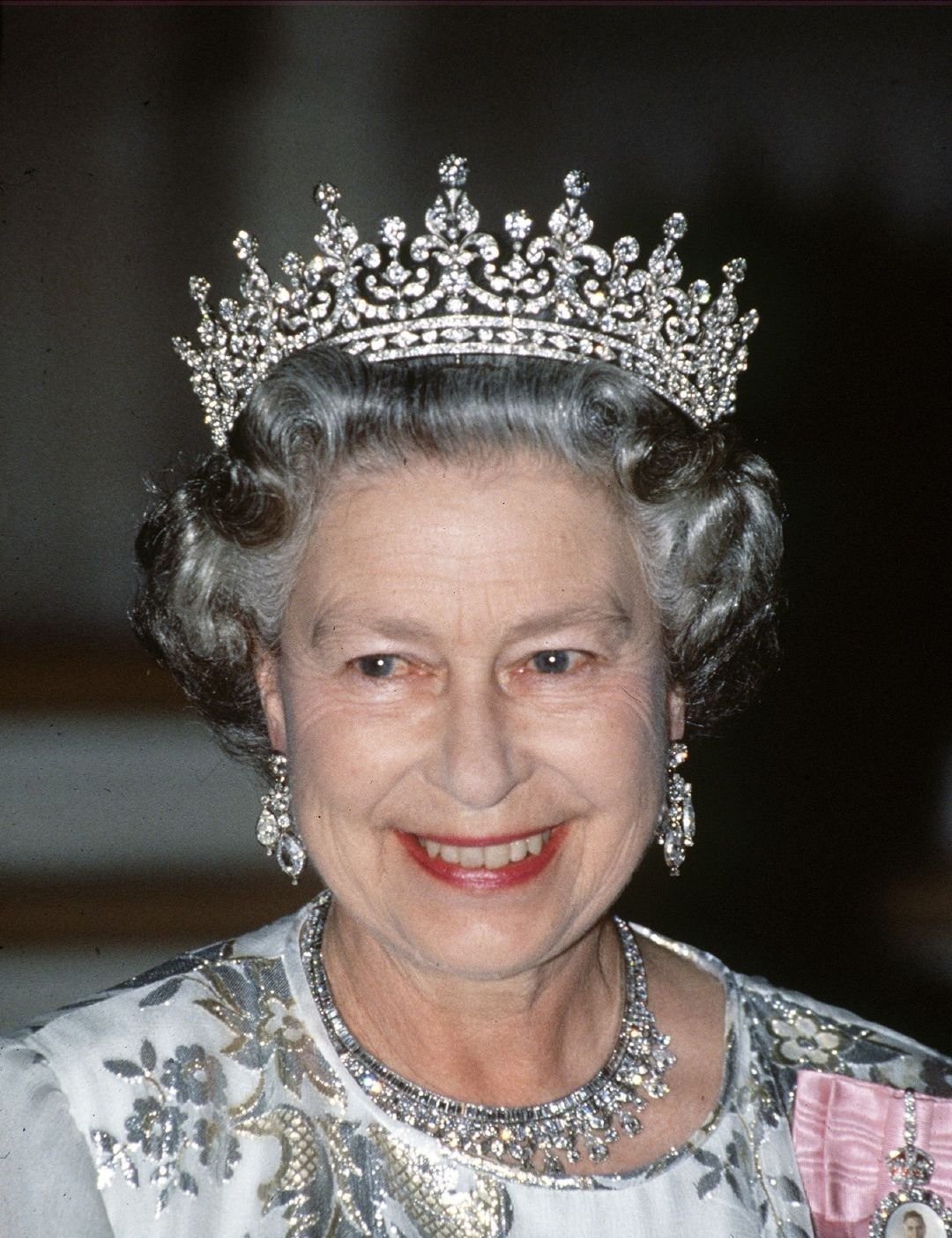 伊丽莎白二世|英国女王|珠宝_新浪新闻