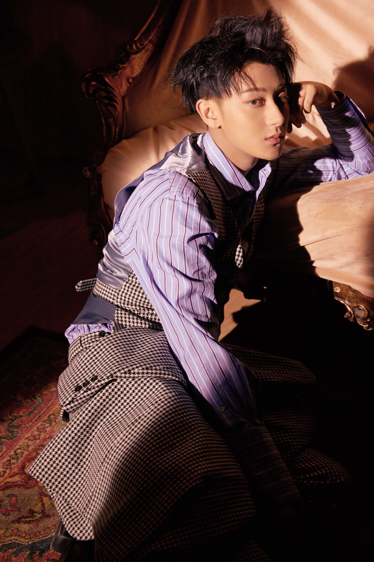 黄子韬新歌《单身》浪漫上线 化身情歌世界吟游诗人