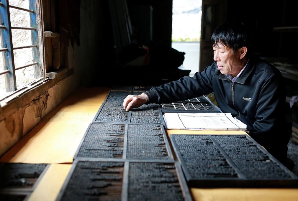 四大发明之一,活字印刷术还在传承!他刻的活字比机器刻的还好看