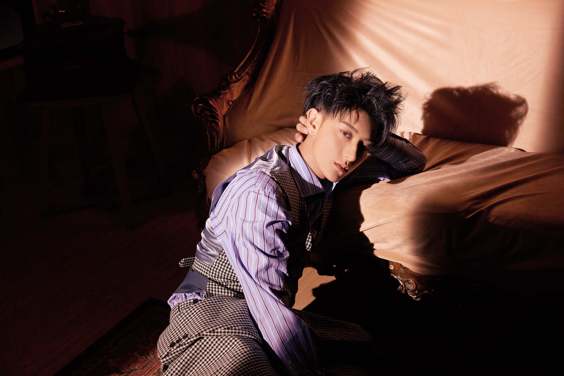 黄子韬新歌《单身》浪漫上线 化身情歌世界吟游诗人