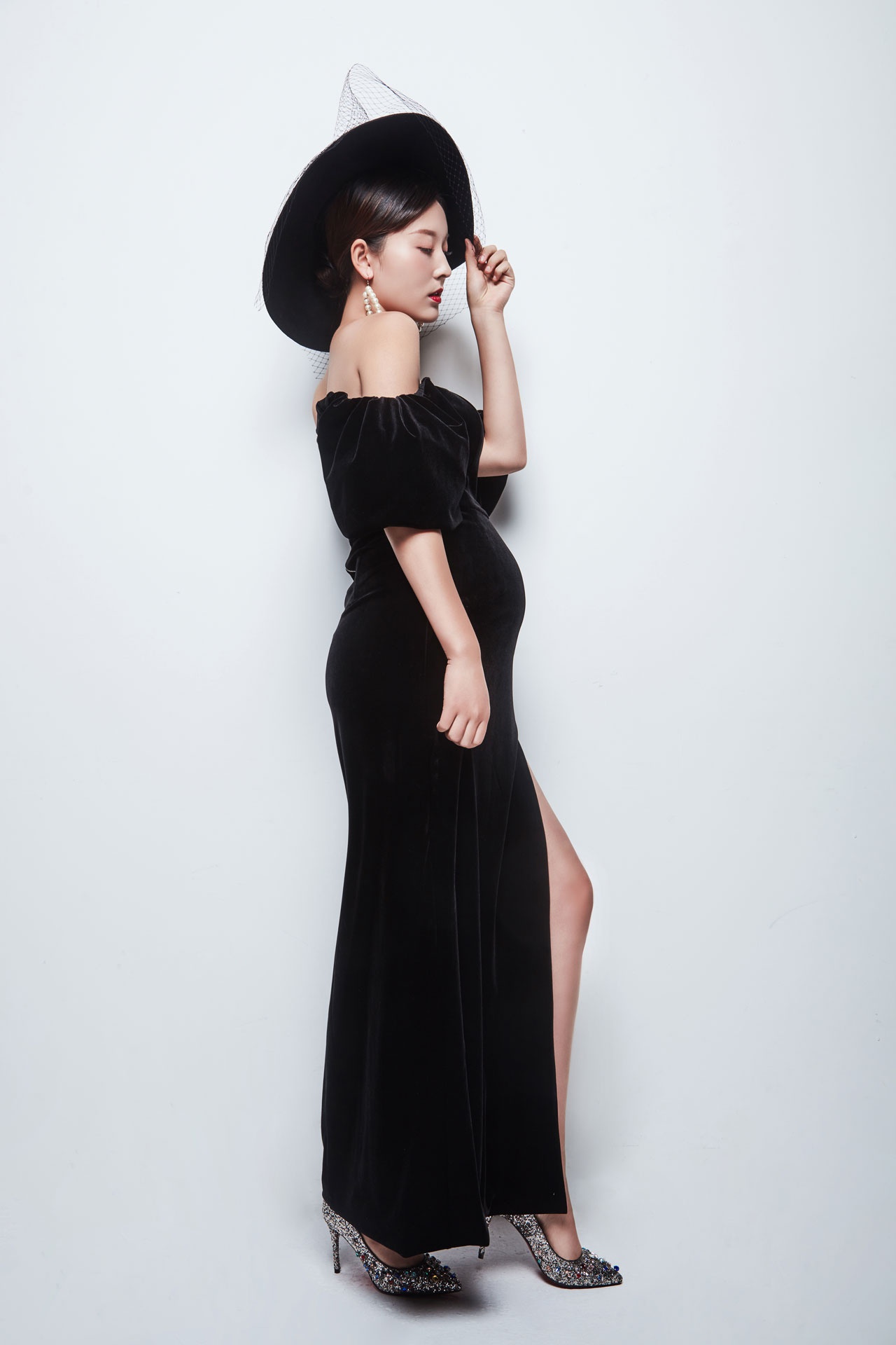 谢孟伟妻子孕期照曝光!孕期依然身材曼妙令网友赞叹