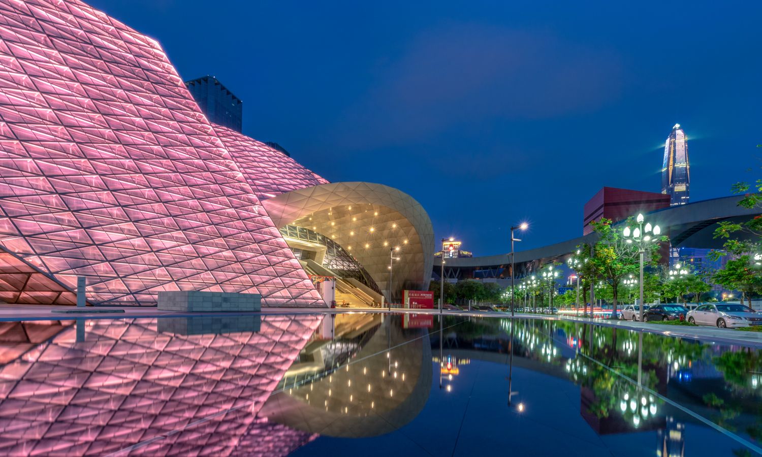 深圳最酷炫的文化地标深圳当代艺术与城市规划馆