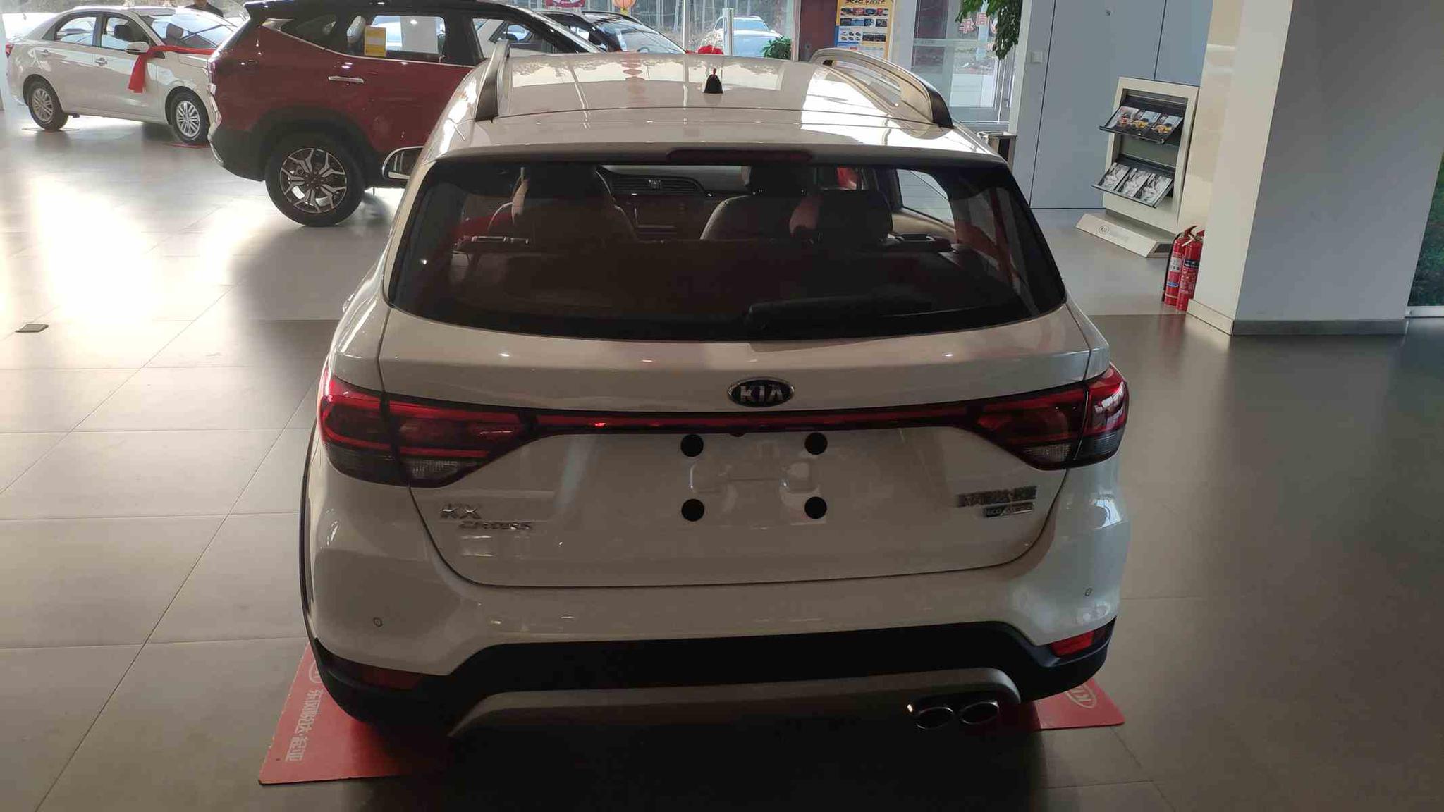 时尚的跨界造型起亚kxcross到店实拍