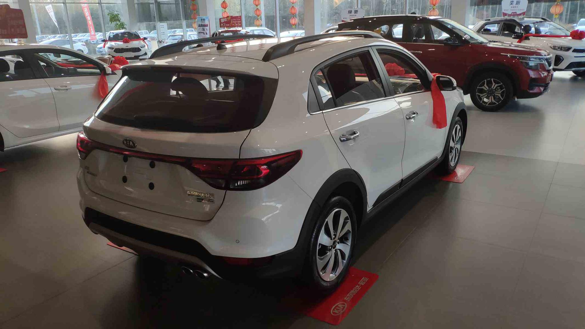 时尚的跨界造型起亚kxcross到店实拍