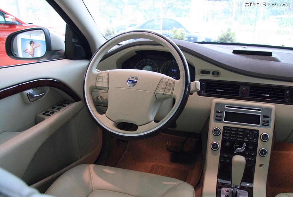 沃尔沃s80,给人稳重大气的感觉,内饰休闲运动