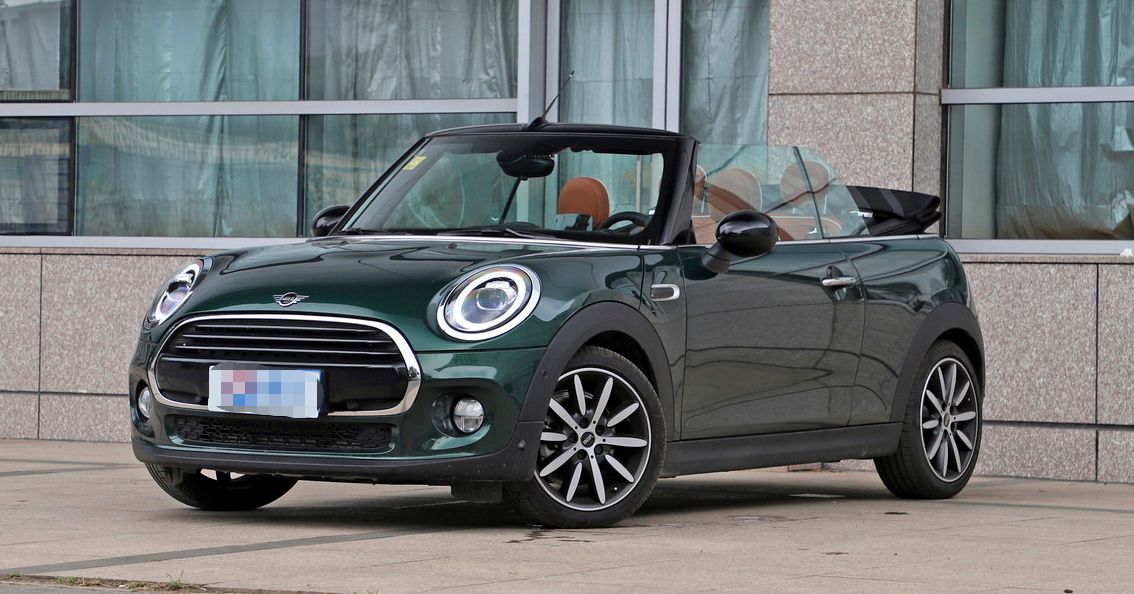 mini-cabrio的外观大气上档次,炫酷的外表看着就很喜欢,交错的线条