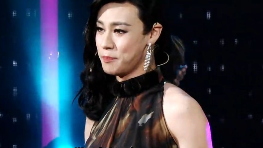 孙坚虎虎模仿双冰,比女人还娇美,不愧是女装届大佬!