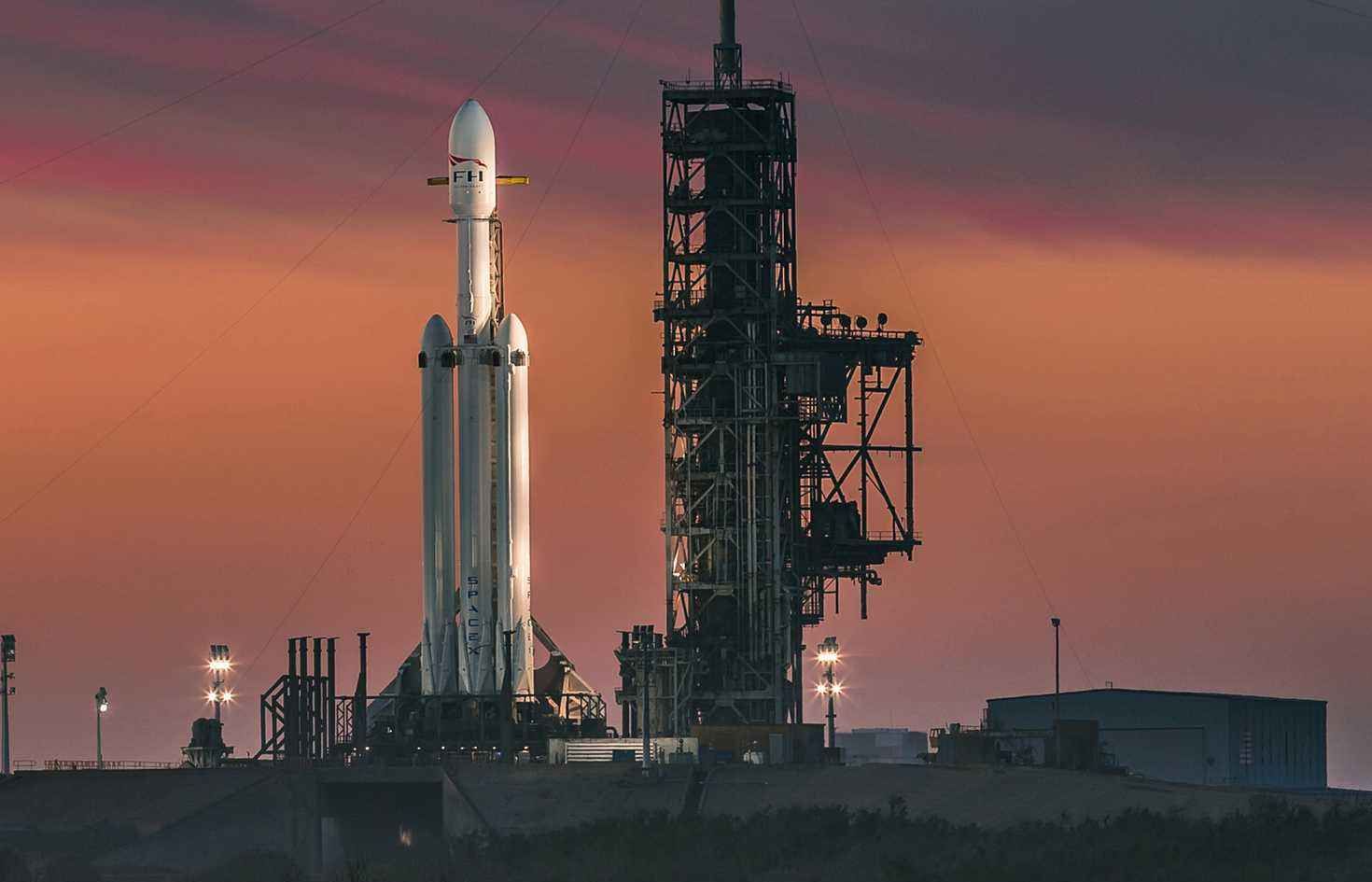 1/ 6当地时间2019年6月25日,美国成功发射一枚猎鹰重型火箭.