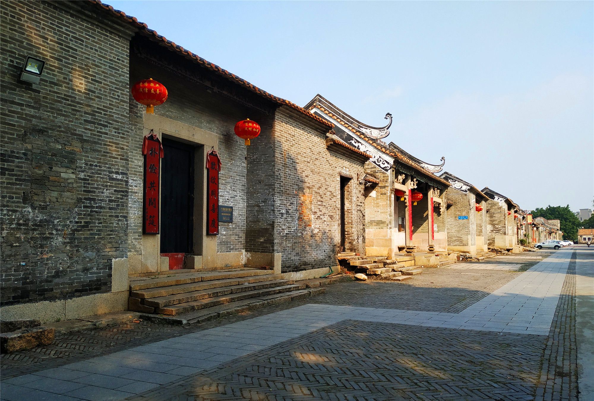 广州塱头村,被誉"岭南书香古村",古建恢宏,文化厚深