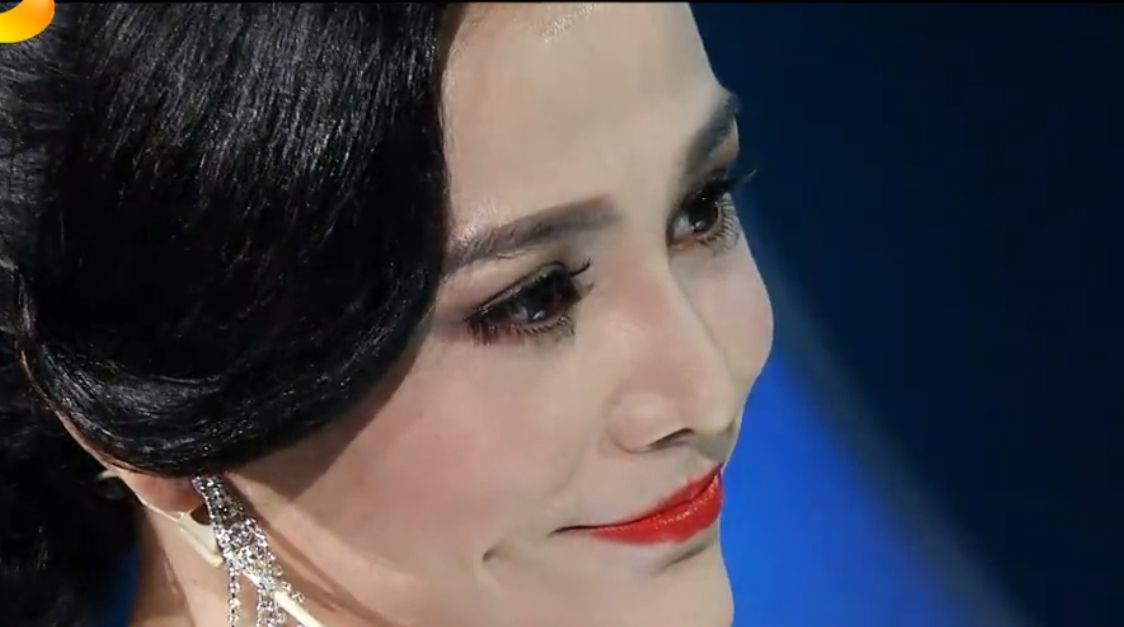 孙坚虎虎模仿双冰,比女人还娇美,不愧是女装届大佬!