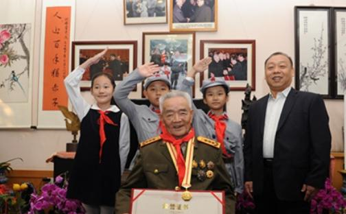 陆军上将万海峰如今98岁仍健在子女现在如何