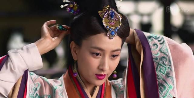 芈月传里的日常珠钗刘涛奢华马苏像贵妇最后一位像蛇精