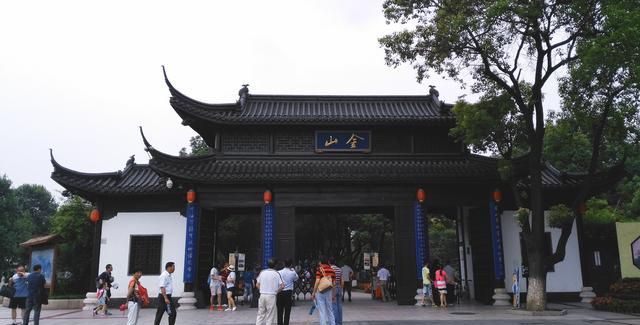 因为一部电视剧 成为家喻户晓的一所寺庙 它就是金山寺