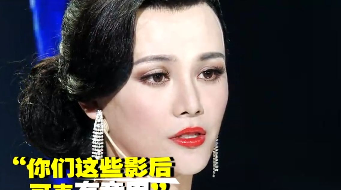 孙坚虎虎不愧是女装大佬,一颦一笑风情十足,太美了!