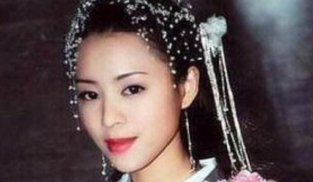 盘点那些年头上撒 小雪花 的女明星 现在都成为经典 盘点那些年头上撒 小雪花 的女明星 现在都成为经典