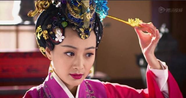 《芈月传》中的头饰大多以金为主,彰显富贵华丽,不知道有多少道具是真
