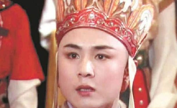 86版西游记:图1六小龄童和自己的爱人,图3唐僧穿便装的照片