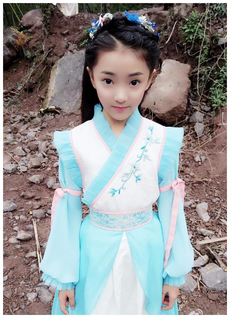 还记得小戏骨版《白蛇传》的白素贞吗?她现在长这样