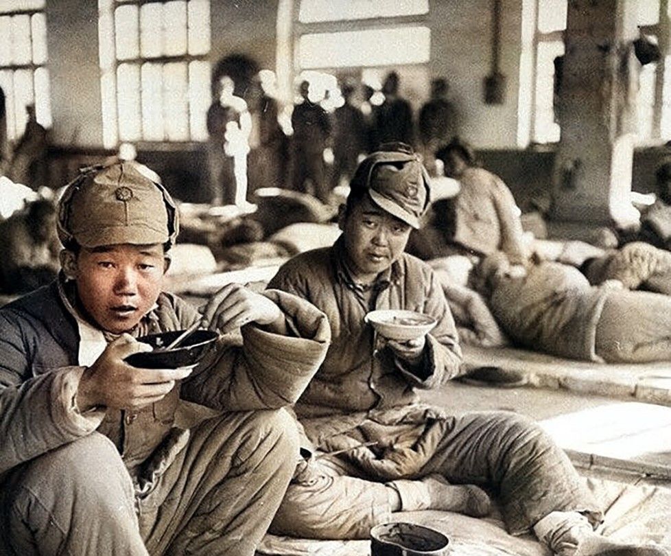 淮海战役时,国民党军队照片,从开始的斗志昂扬到后来的垂头丧气