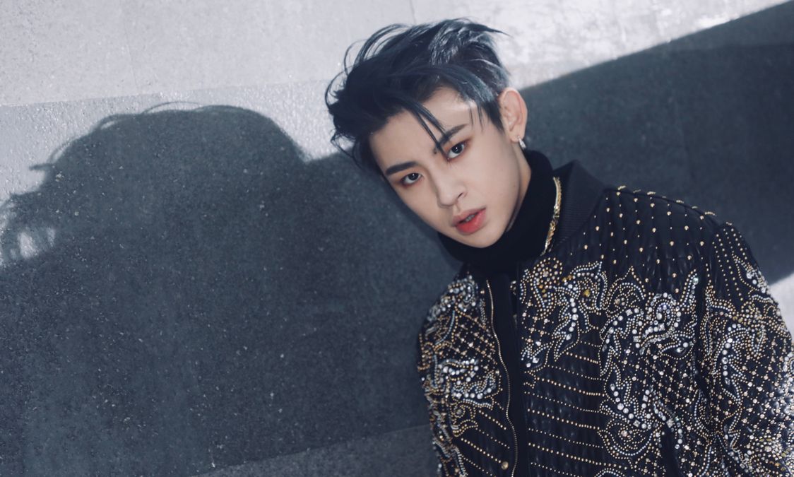 小鬼的长发脏辫造型中长发斜分造型生日会上扎起头发扎起头发 中分喷