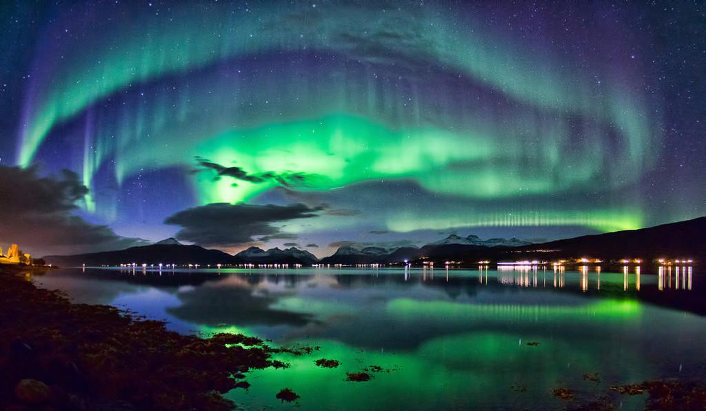 摄影师去北极圈追绚丽极光