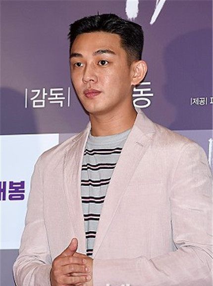 李沧东新作《burning》韩国vip首映,刘亚仁平头亮相帅气十足