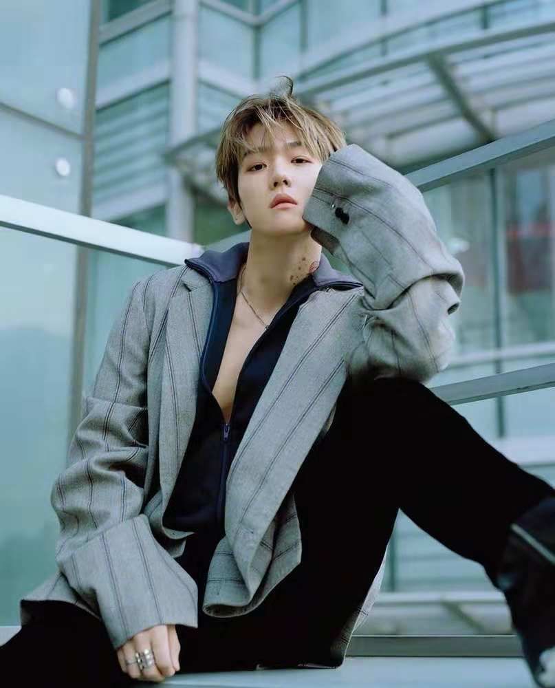 时尚总监边伯贤,画报散发无尽魅惑力,超有sense