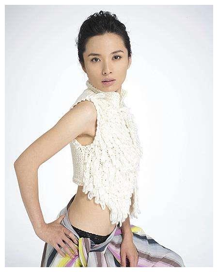 她因吻戏遭丈夫抛弃,后与靳东因戏结缘,如今41岁美成这样|靳东|李佳