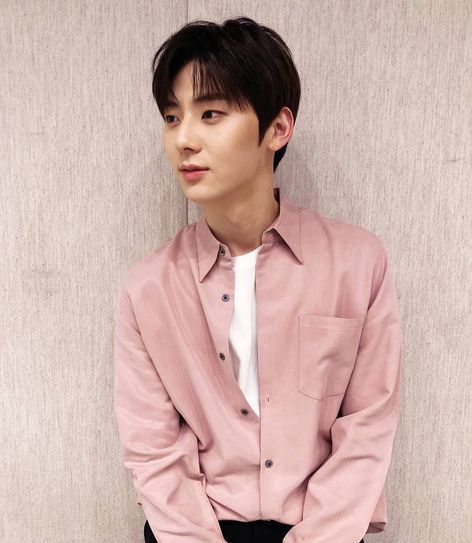 首位正式获邀韩国男艺人出席moncler的秀!23岁黄旼炫的最帅穿搭