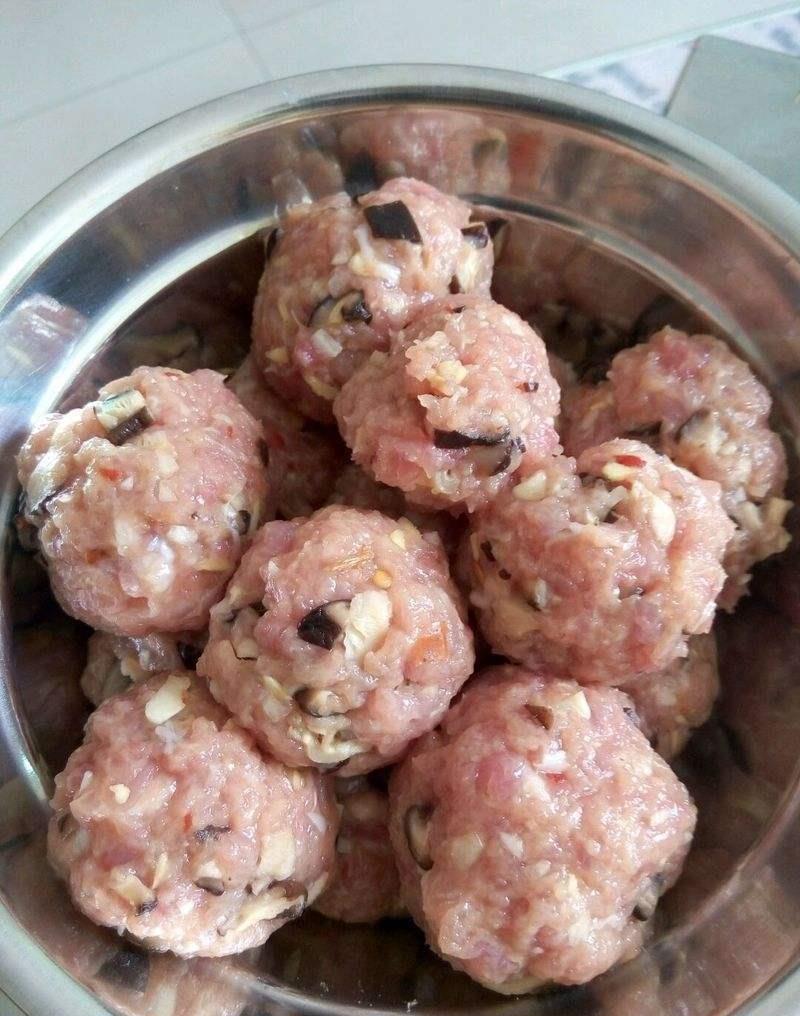肉丸子的制作方法和配料 油炸肉丸子的制作方法和用料