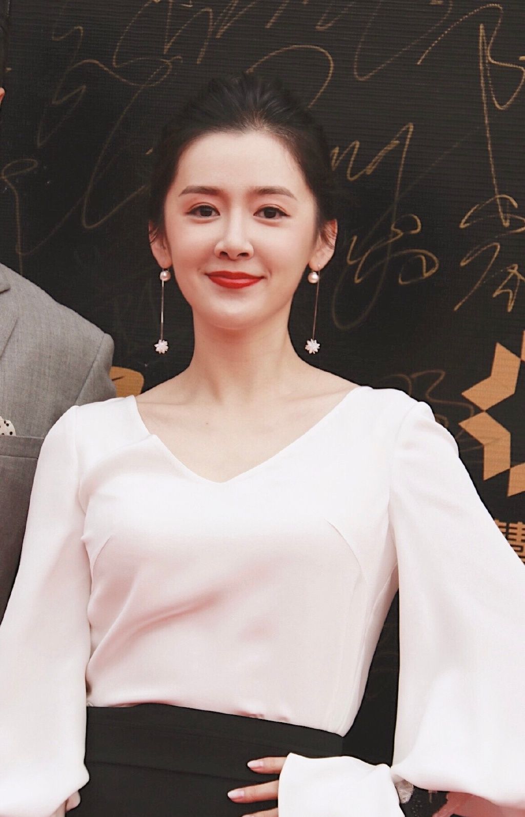 百变少女石安妮,身上自带一股灵气,小巧精美的她,从不服输!