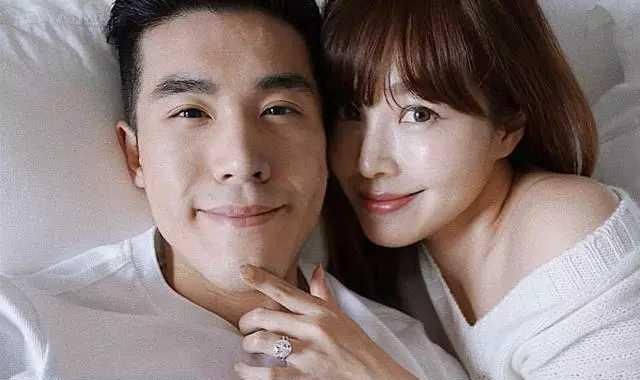 身家40亿的廖晓乔公布结婚照,新婚快乐|黄柏钧|廖晓乔|结婚照_新浪