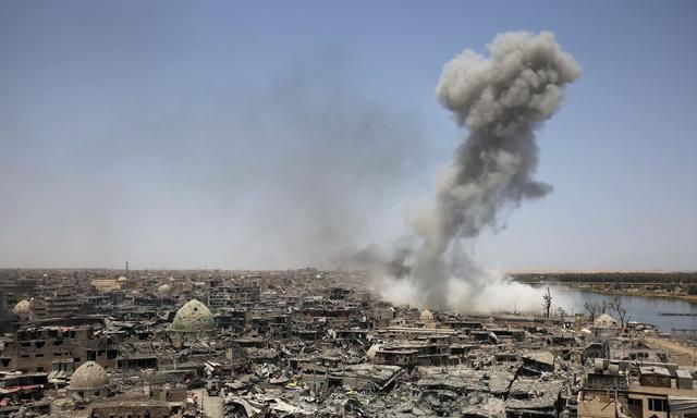 美军开始空袭土装甲分队连续突击新型炸弹爆炸战场铁弹崩飞