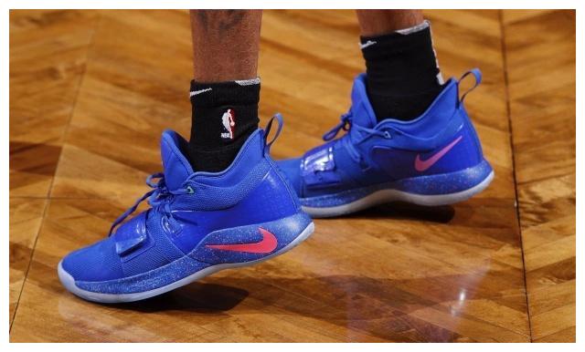 playstation x nike pg 2.5 丹吉洛-拉塞尔