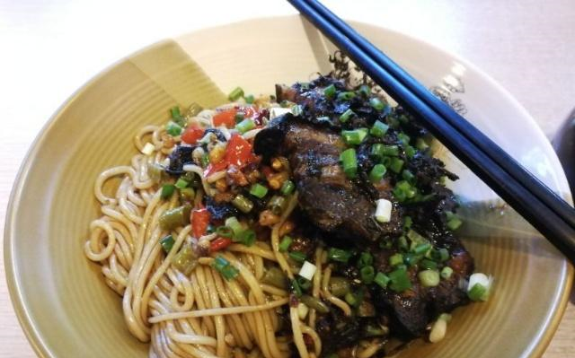 弹韧的粉,充足的料,仅仅是第二选择,南昌拌粉宠我!|南昌|辣椒酱|久煮_新浪新闻