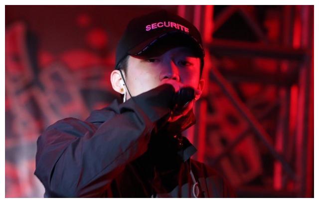 为pgone打碟女生讽刺李小璐?微博公开致歉,照片成意外亮点