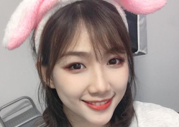 网红"钟婷"到底是何许人也?靠翻白眼走红,是大头工作室的成员