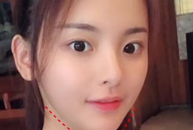 杨超越的未出道前照片对比,网友:看她下巴就知道为什么了!