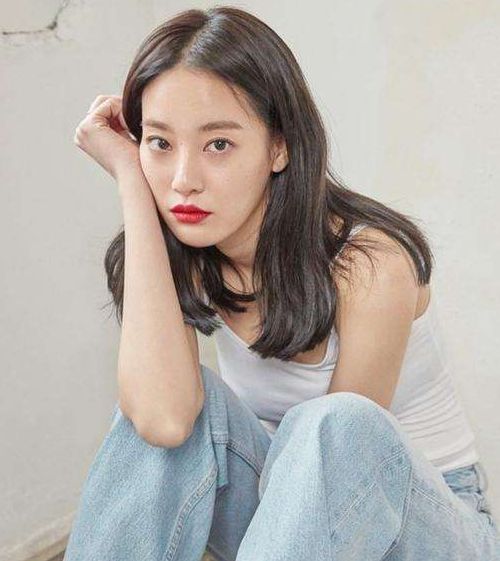 各种款式风格的衣服都能完美驾驭李珠妍就是天生的衣架子