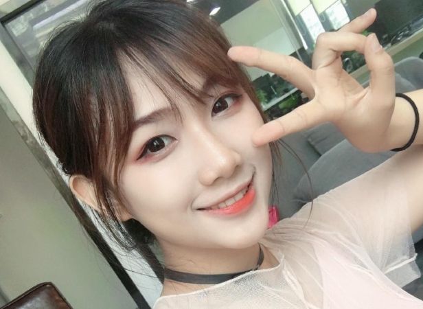 钟婷在网上又被成为壮婷,其实她一点也不胖,相反很是漂亮,那么这位火